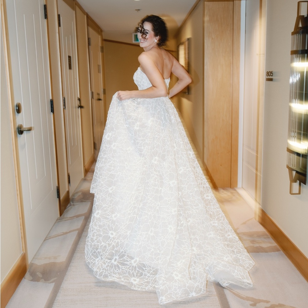 Pronovias Privée “The Jewels” 2024 Collection - Sanidine - Picture 11 of 14